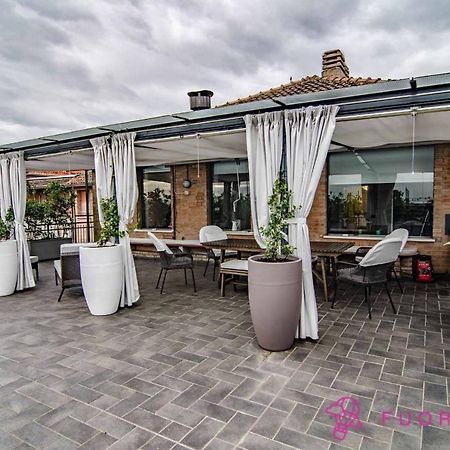 Vivi Parma Dall Alto Apartment Bagian luar foto
